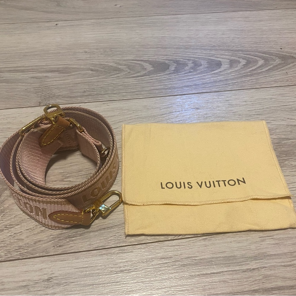 LV Multi-Pochette Accessoires Pink Strap